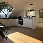 Zentrale Lage, Kostenlos Parken, Ideal Für Pendler, Und Haustiere Willkommen!! Apartment *
