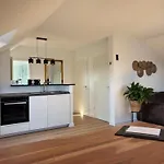 Zentrale Lage, Kostenlos Parken, Ideal Für Pendler, Und Haustiere Willkommen!! Kaarst