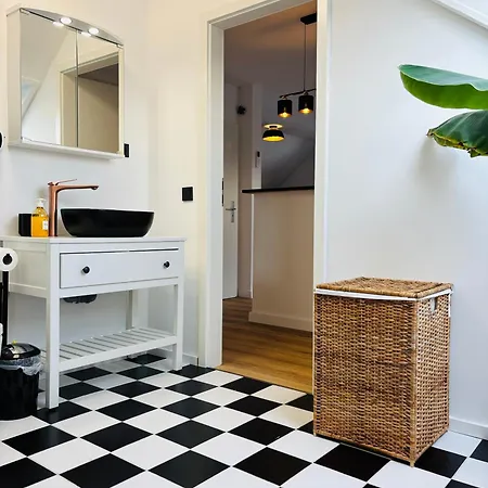 Zentrale Lage, Kostenlos Parken, Ideal Fuer Pendler, Und Haustiere Willkommen!! * Kaarst