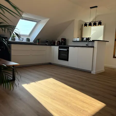 Zentrale Lage, Kostenlos Parken, Ideal Fuer Pendler, Und Haustiere Willkommen!!