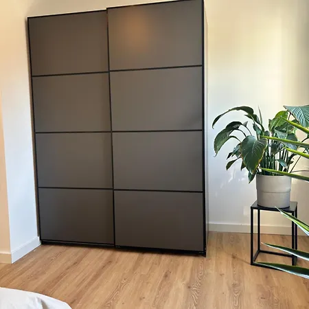 Zentrale Lage, Kostenlos Parken, Ideal Fuer Pendler, Und Haustiere Willkommen!! *