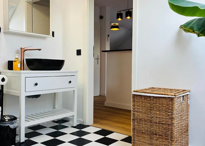 Zentrale Lage, Kostenlos Parken, Ideal Fuer Pendler, Und Haustiere Willkommen!! * Kaarst