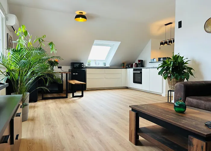 Zentrale Lage, Kostenlos Parken, Ideal Fuer Pendler, Und Haustiere Willkommen!! *