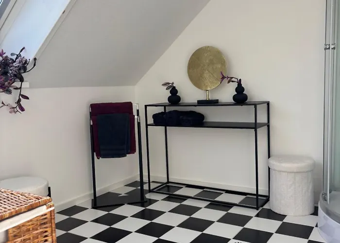 Zentrale Lage, Kostenlos Parken, Ideal Fuer Pendler, Und Haustiere Willkommen!!